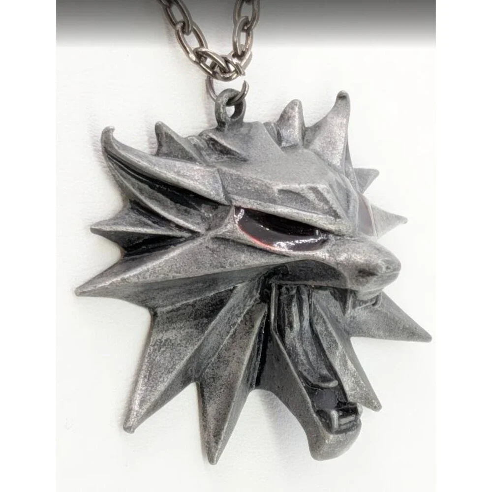 The Witcher Wolf Head Medallion Pendant Necklace Silver Tone Cosplay 20 Inches